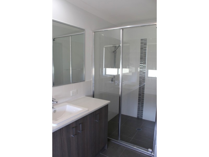 87 Loch Street, Emerald QLD 4720