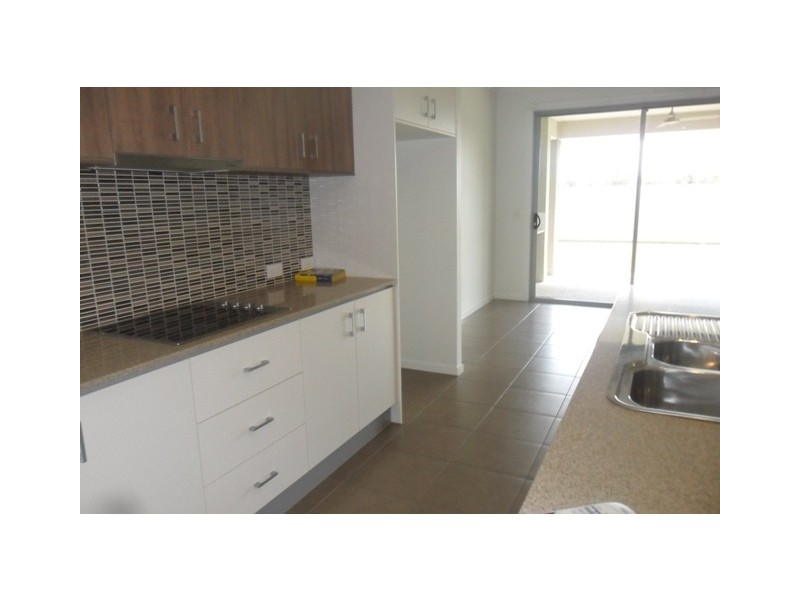 85 Loch Street, Emerald QLD 4720