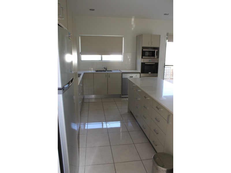 4 Lilly Close, Emerald QLD 4720