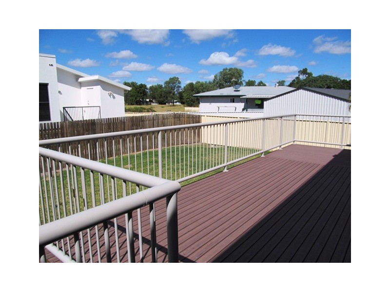 8 Lilly Close, Emerald QLD 4720