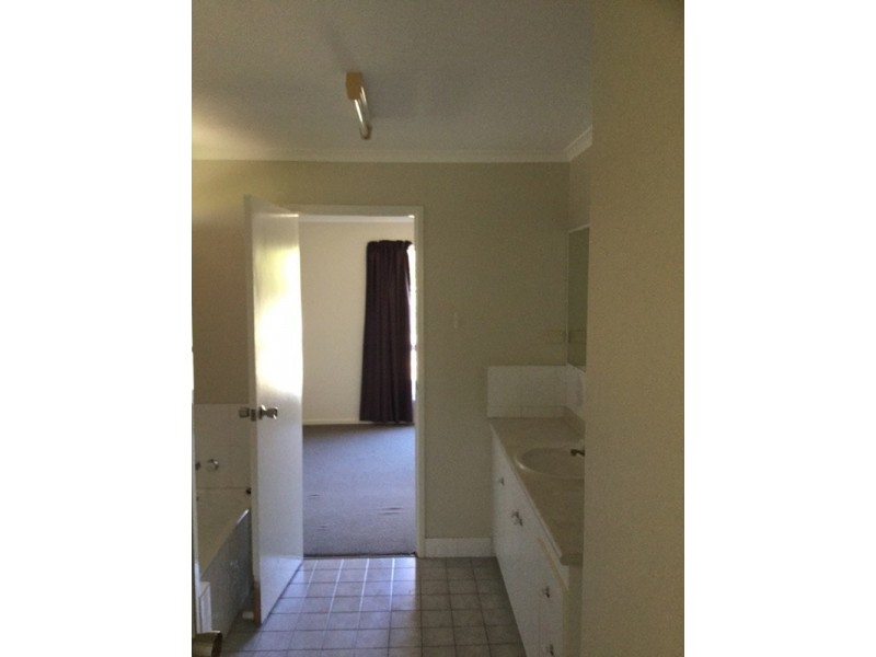 3 Fern Court, Emerald QLD 4720