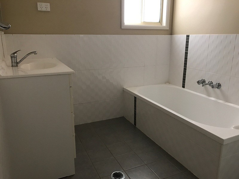 10 Clark Drive, Emerald QLD 4720