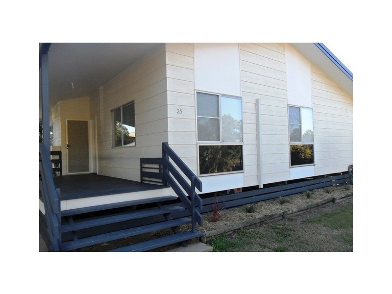 25 Centenary Drive, Emerald QLD 4720