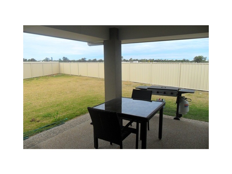 14 Whitney Street, Emerald QLD 4720