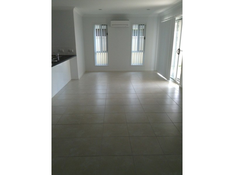 16 Amber St, Emerald QLD 4720