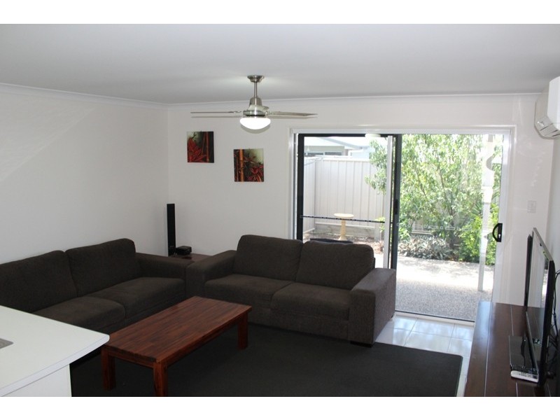 2/44 Lakeside Drive, Emerald QLD 4720