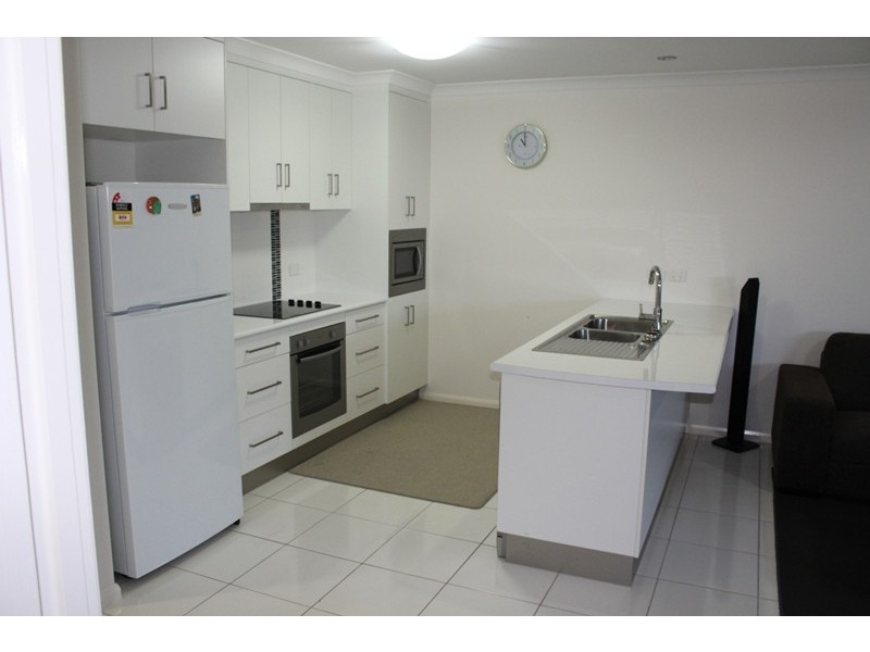 2/44 Lakeside Drive, Emerald QLD 4720