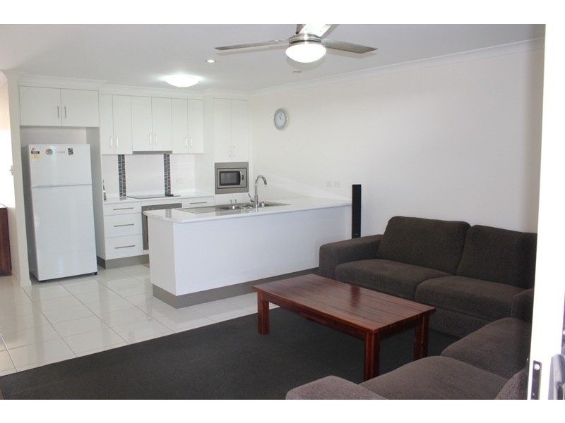 2/44 Lakeside Drive, Emerald QLD 4720