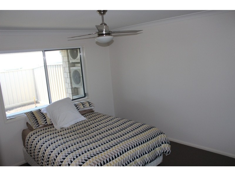 2/44 Lakeside Drive, Emerald QLD 4720