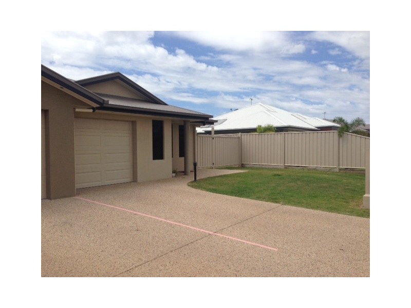 2/11 Moriarty Street, Emerald QLD 4720