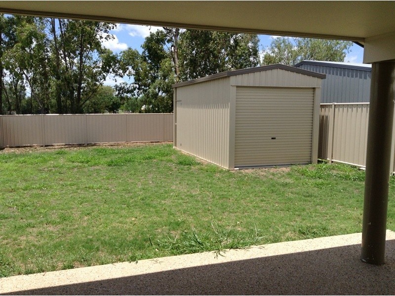 2/11 Moriarty Street, Emerald QLD 4720