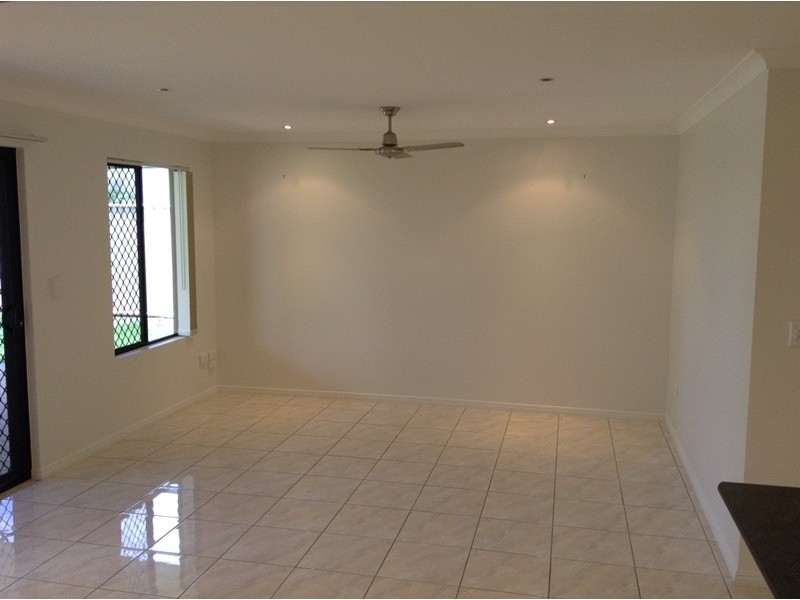 2/11 Moriarty Street, Emerald QLD 4720