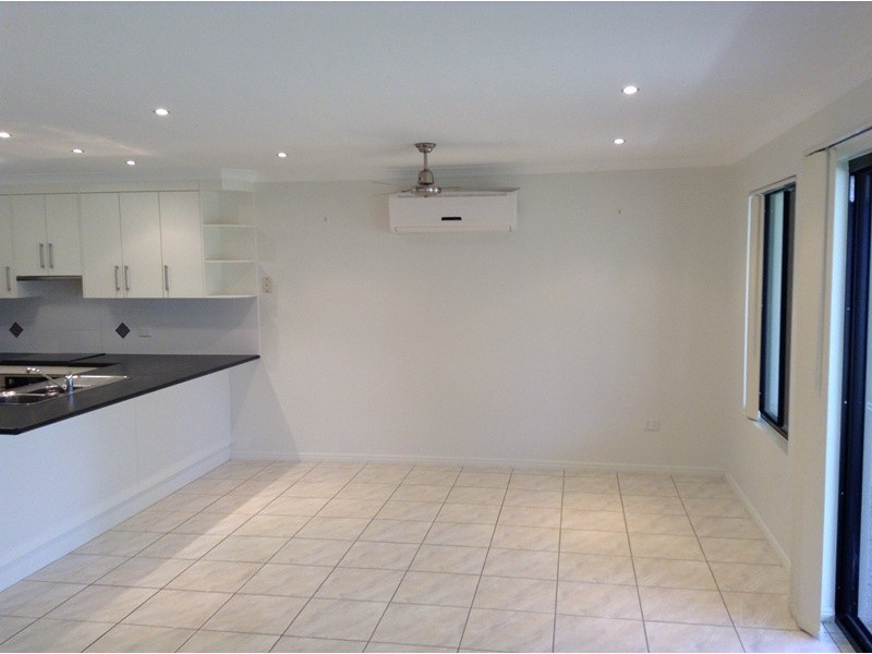 2/11 Moriarty Street, Emerald QLD 4720