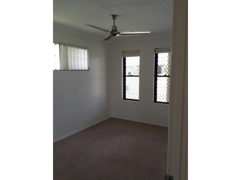 2/11 Moriarty Street, Emerald QLD 4720