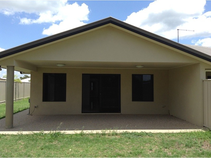 2/11 Moriarty Street, Emerald QLD 4720