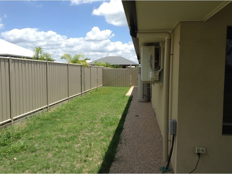 2/11 Moriarty Street, Emerald QLD 4720