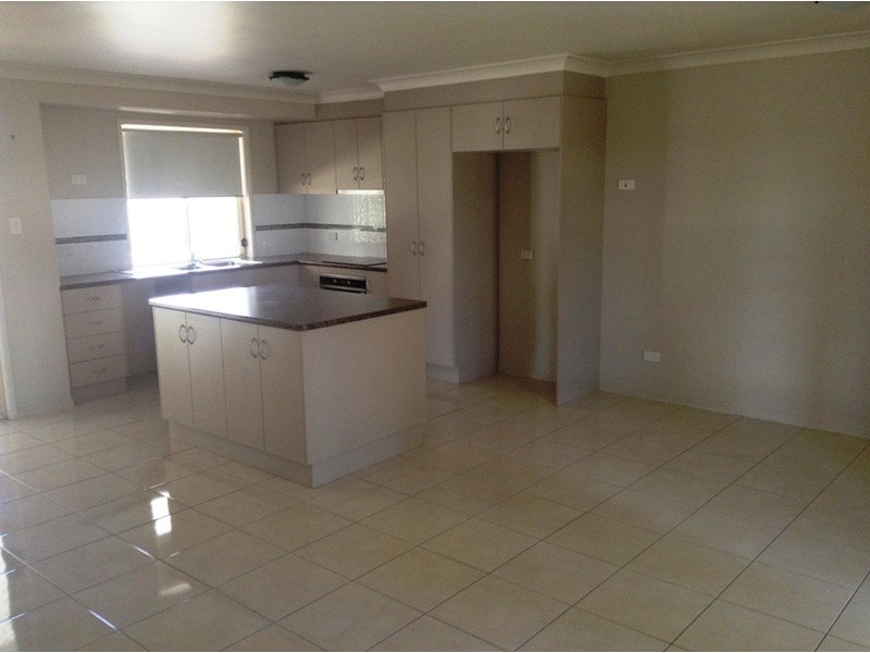 2 Crinum Crescent, Emerald QLD 4720