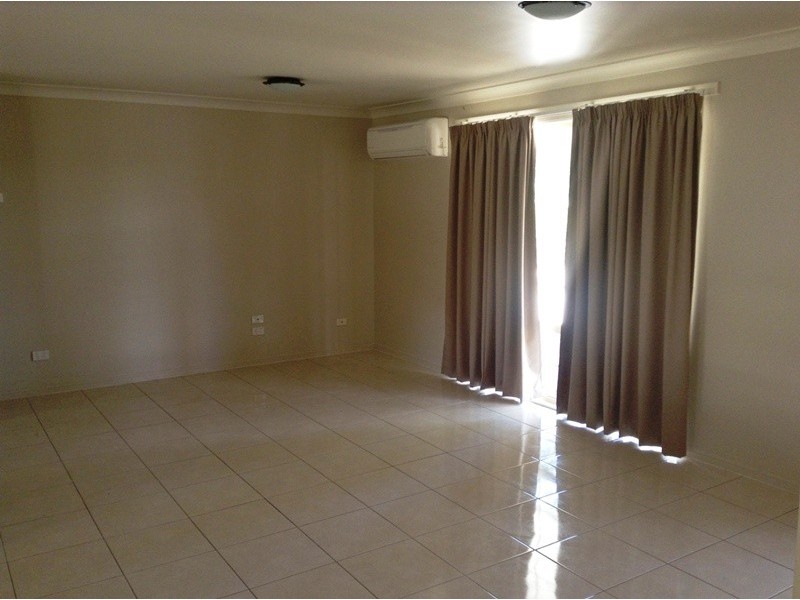 2 Crinum Crescent, Emerald QLD 4720