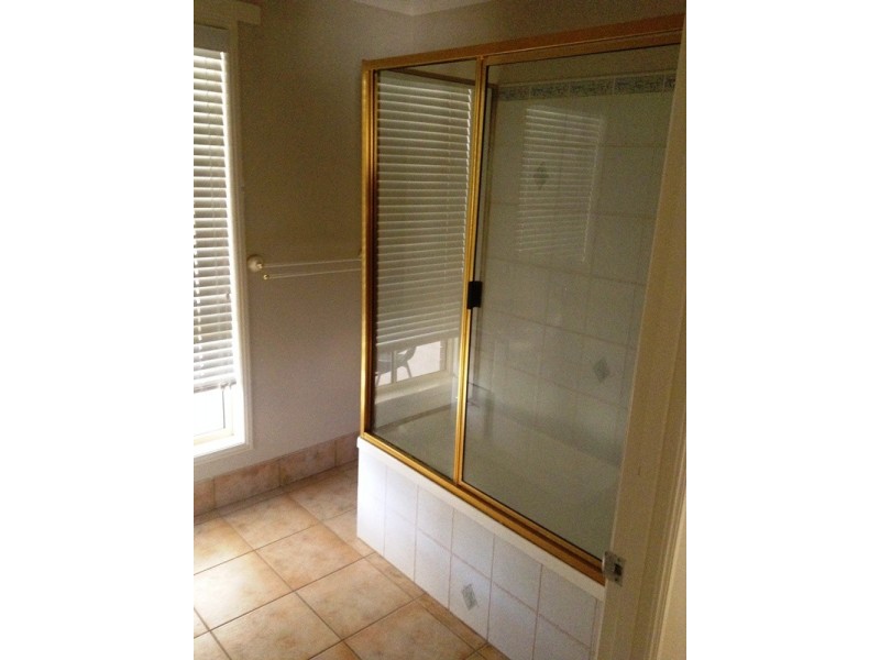 2 Crinum Crescent, Emerald QLD 4720