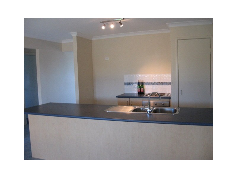 21b Vicki Close, Emerald QLD 4720