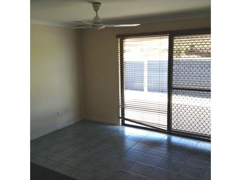 21b Vicki Close, Emerald QLD 4720