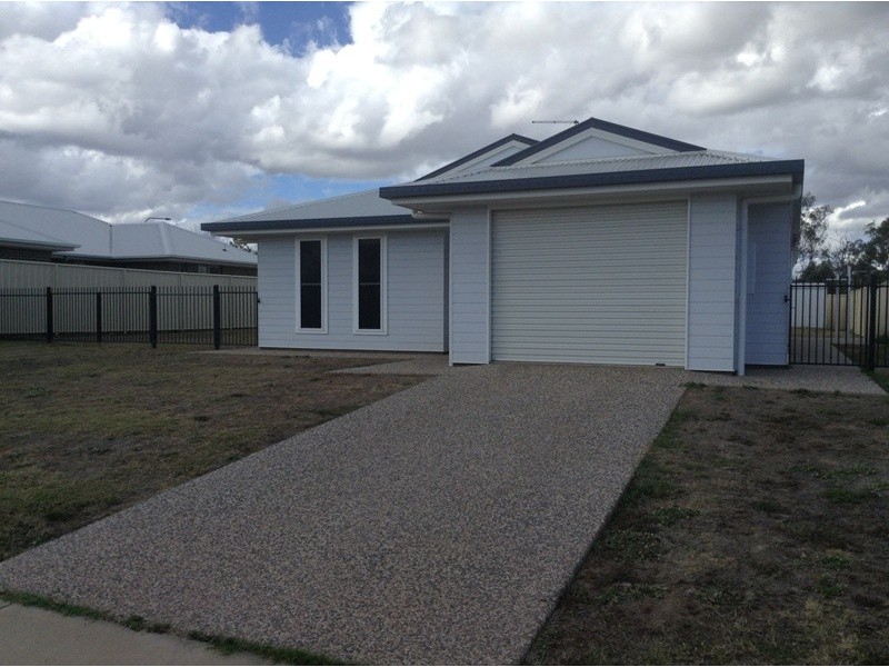21 Lakeside Drive, Emerald QLD 4720