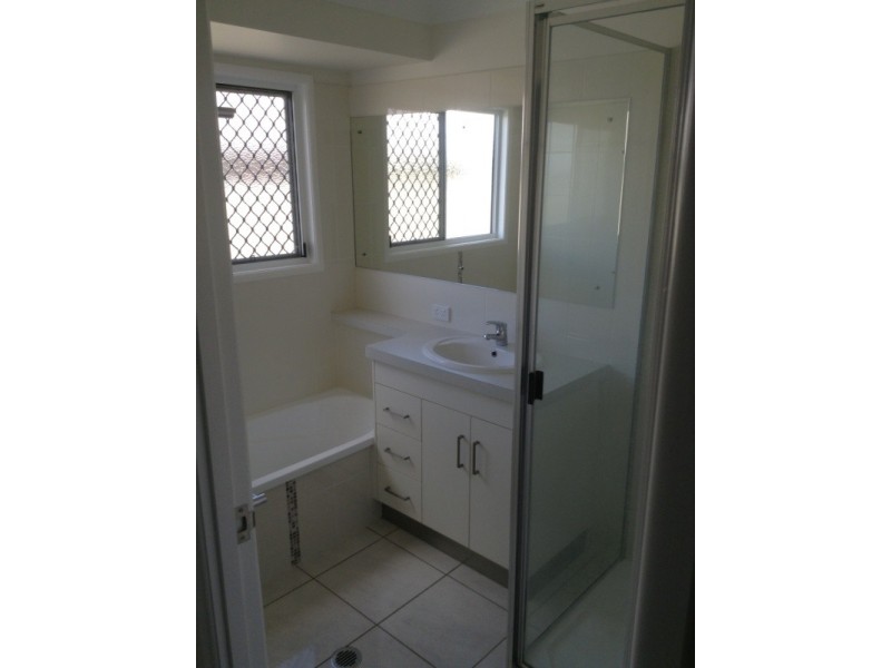 21 Lakeside Drive, Emerald QLD 4720