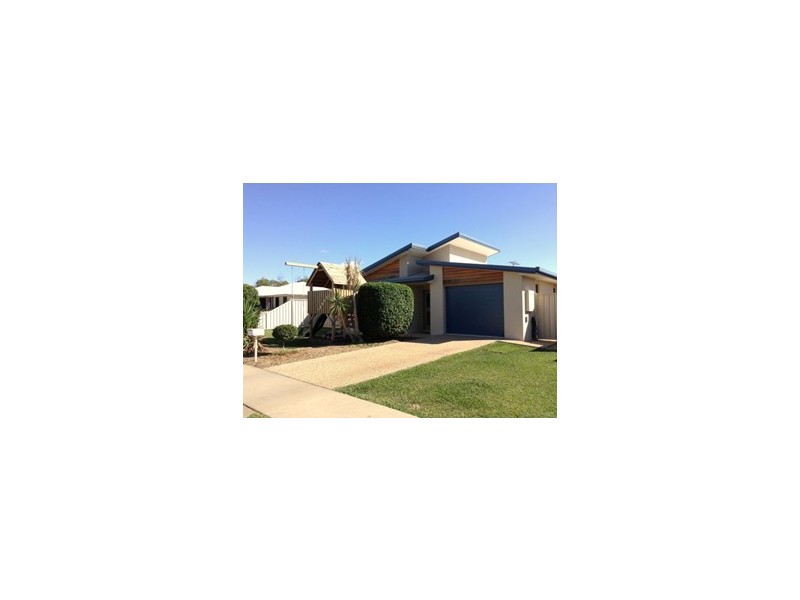 6 Grange Crt, Emerald QLD 4720