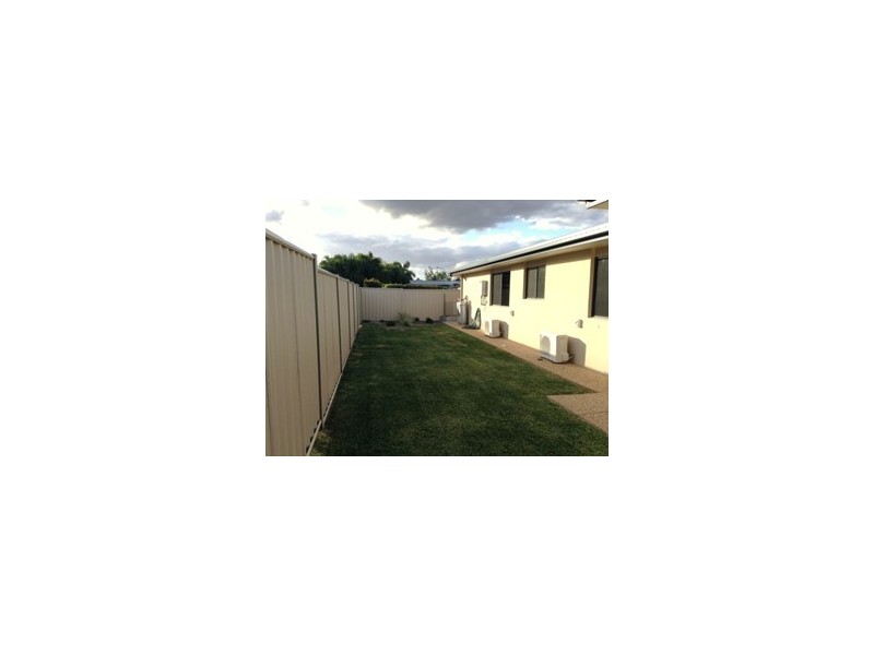 6 Grange Crt, Emerald QLD 4720