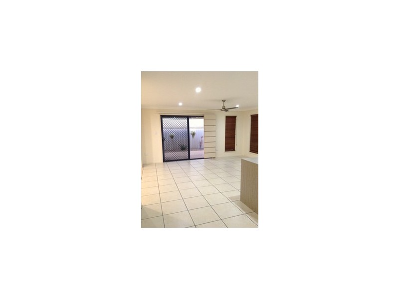 6 Grange Crt, Emerald QLD 4720