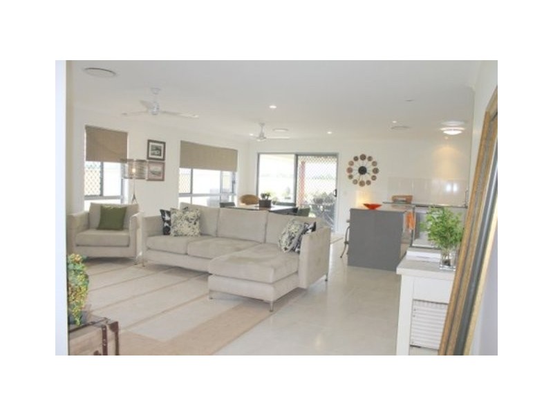 61 Canterbury Road, Emerald QLD 4720