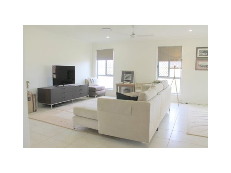 61 Canterbury Road, Emerald QLD 4720