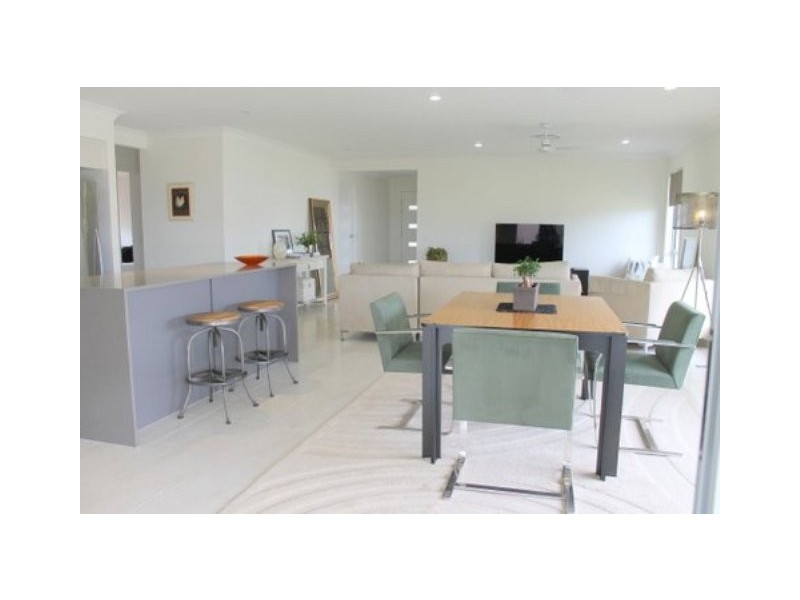 61 Canterbury Road, Emerald QLD 4720