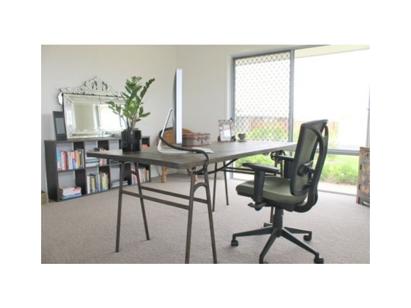 61 Canterbury Road, Emerald QLD 4720