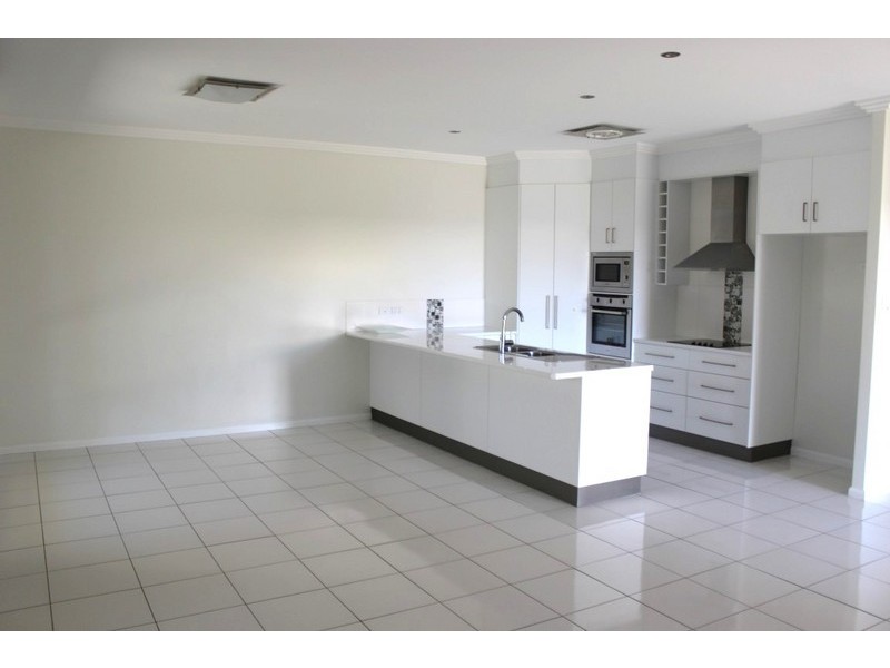 2/4 Yering Street, Emerald QLD 4720