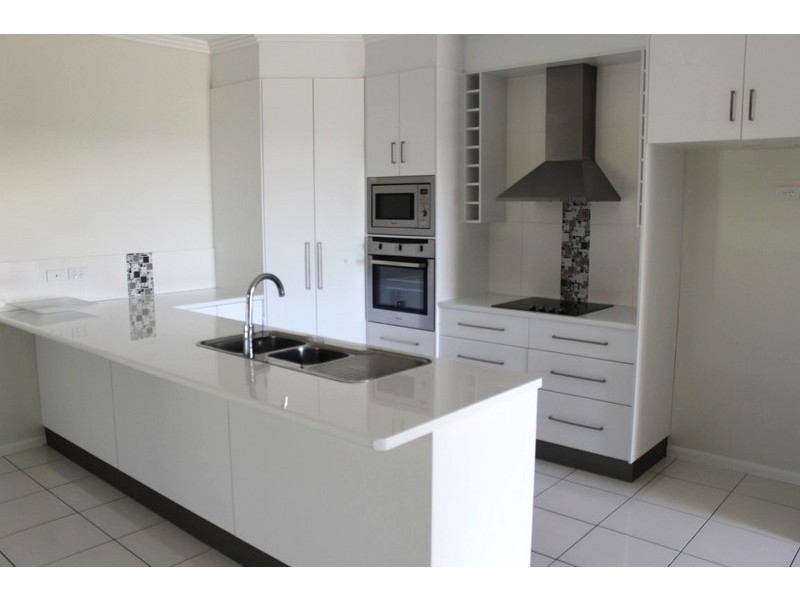 2/4 Yering Street, Emerald QLD 4720