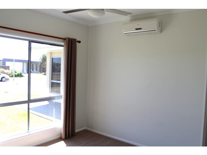 2/4 Yering Street, Emerald QLD 4720