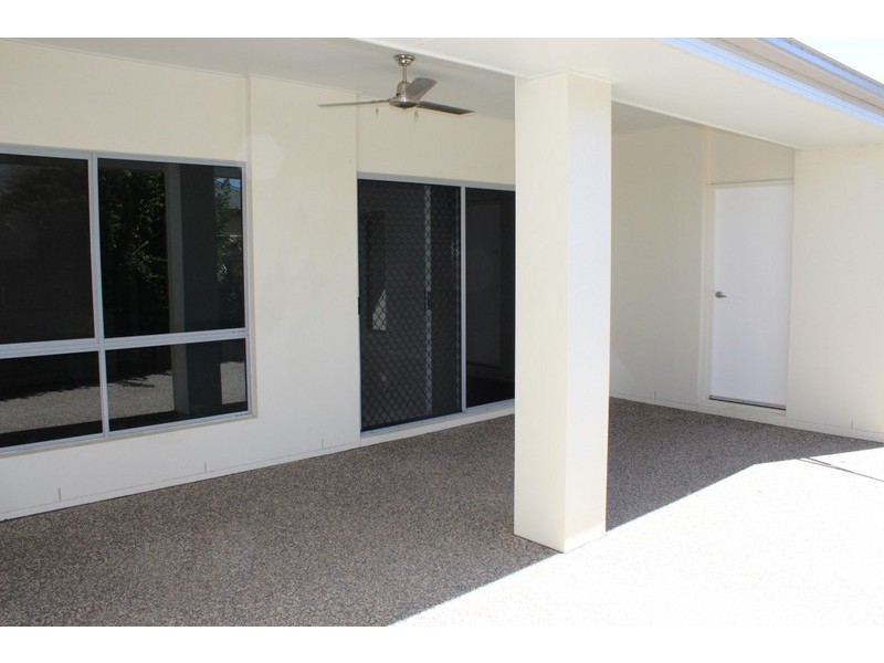 2/4 Yering Street, Emerald QLD 4720