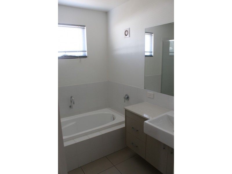 5 Lilly Close, Emerald QLD 4720