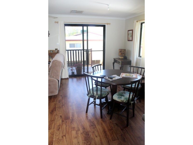 2/15 Gray St, Emerald QLD 4720