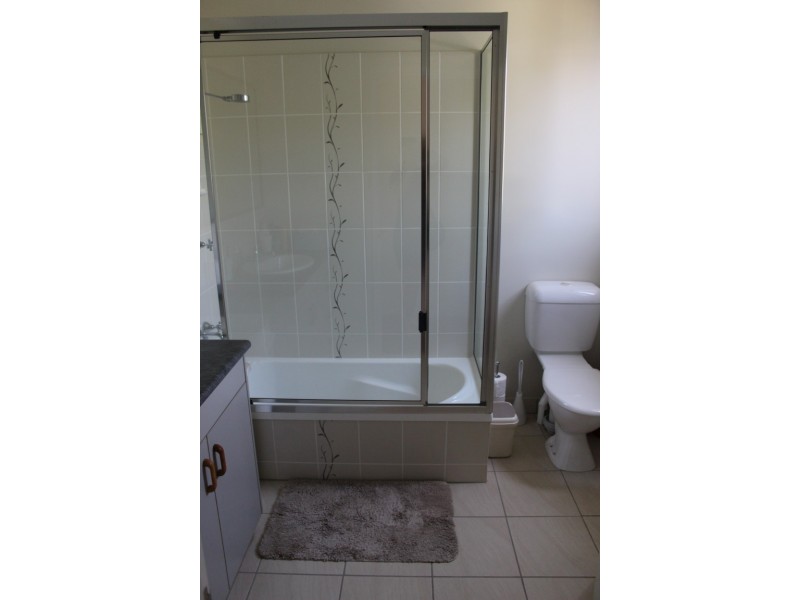 2/15 Gray St, Emerald QLD 4720