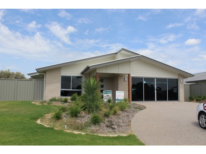 174 Opal Street, Emerald QLD 4720