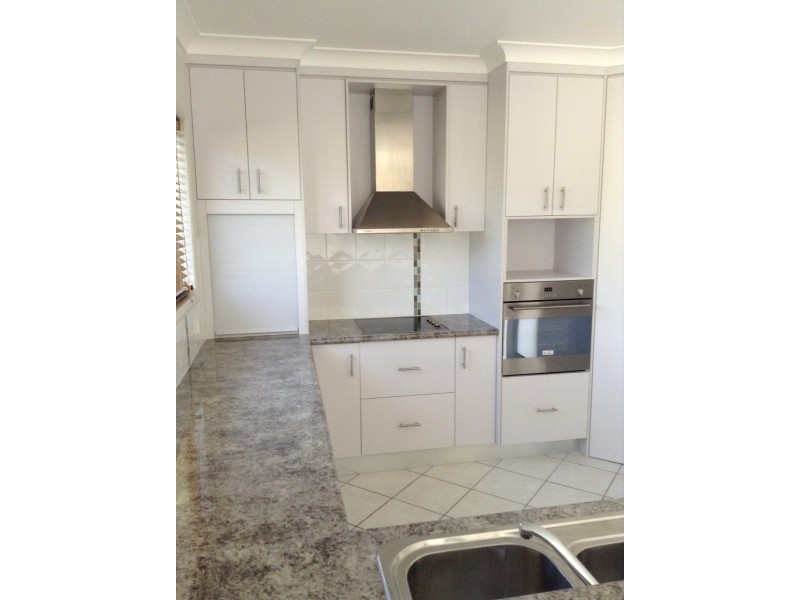 2/2 Burn St, Capella QLD 4723