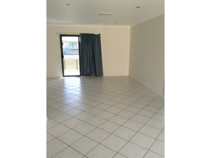 2/2 Burn St, Capella QLD 4723