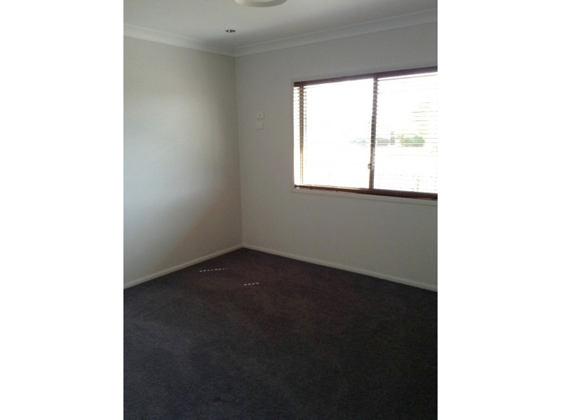2/2 Burn St, Capella QLD 4723