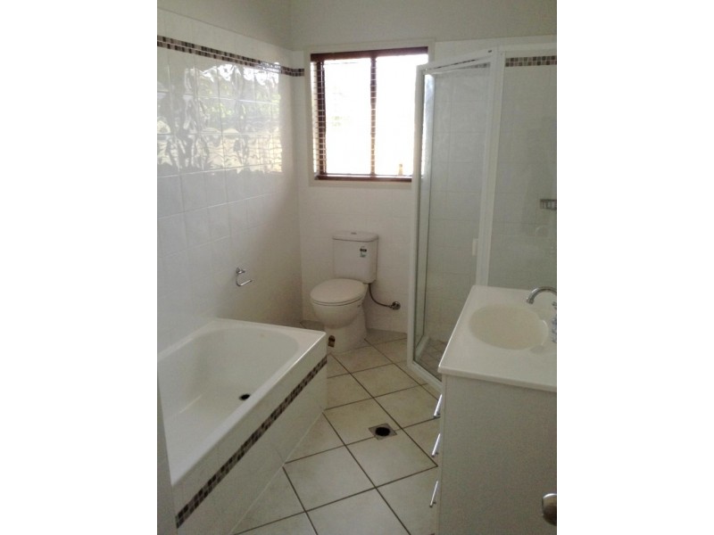 2/2 Burn St, Capella QLD 4723