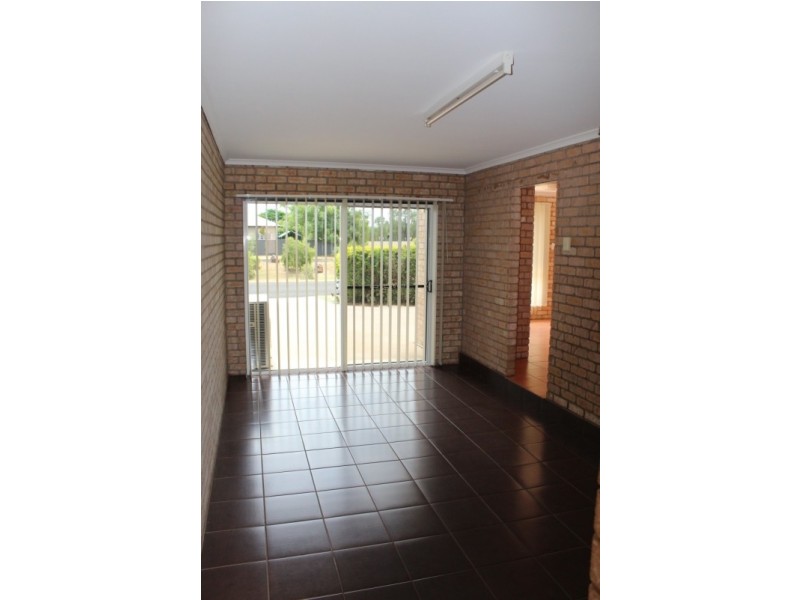 2/46 Colleen Ave, Emerald QLD 4720