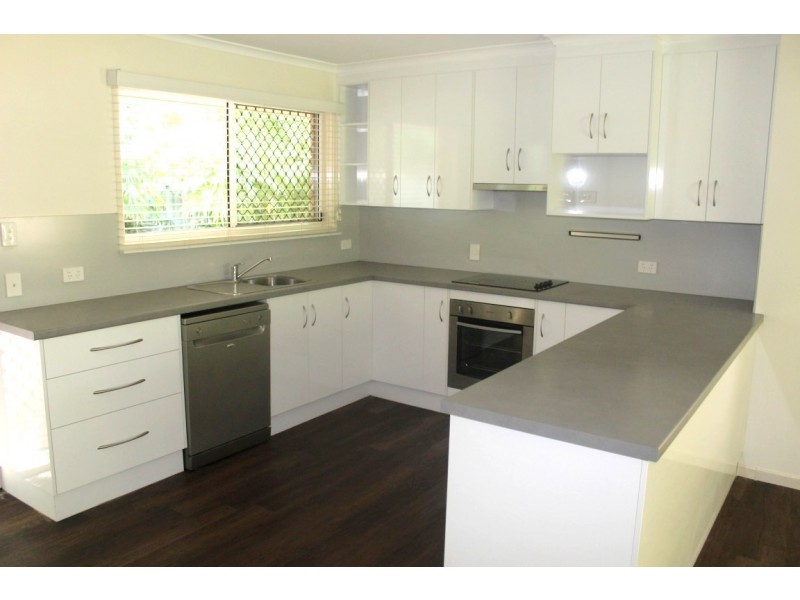 14 Rivoli Place, Emerald QLD 4720
