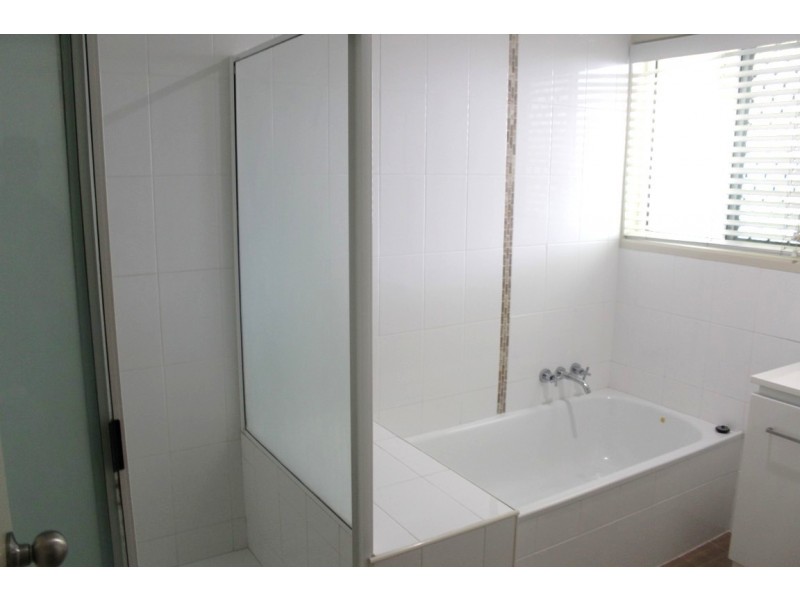14 Rivoli Place, Emerald QLD 4720