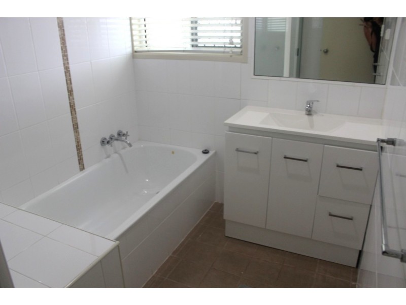 14 Rivoli Place, Emerald QLD 4720